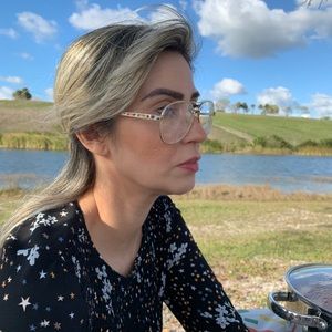 Meet your Posher, Juliana